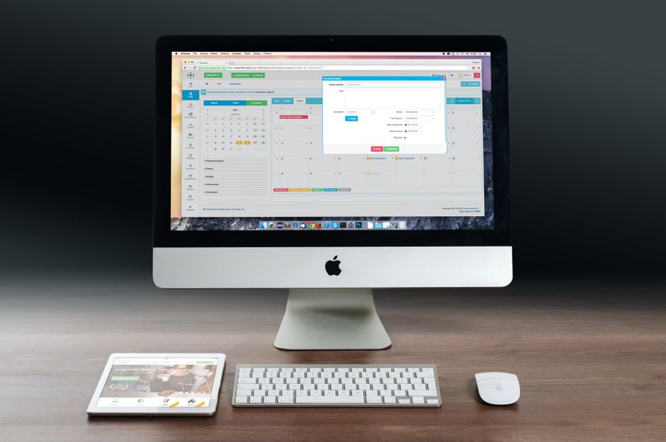 A screen displaying an organized digital calendar and email inbox, with AI features highlighting key information and suggesting actions.