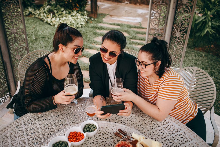 Friends gathered around a TV, enjoying a streaming service together, illustrating shared subscription benefits.
