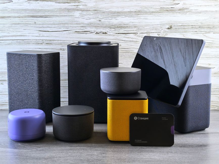 Various smart home devices, including a smart speaker and light bulbs, with lines connecting to a central Wi-Fi symbol, illustrating network congestion.